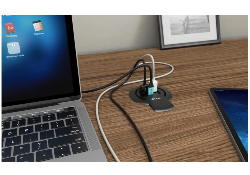 i-tec Built-in Desktop Fast Charger USB-C PD + 3x USB-A QC 3.0